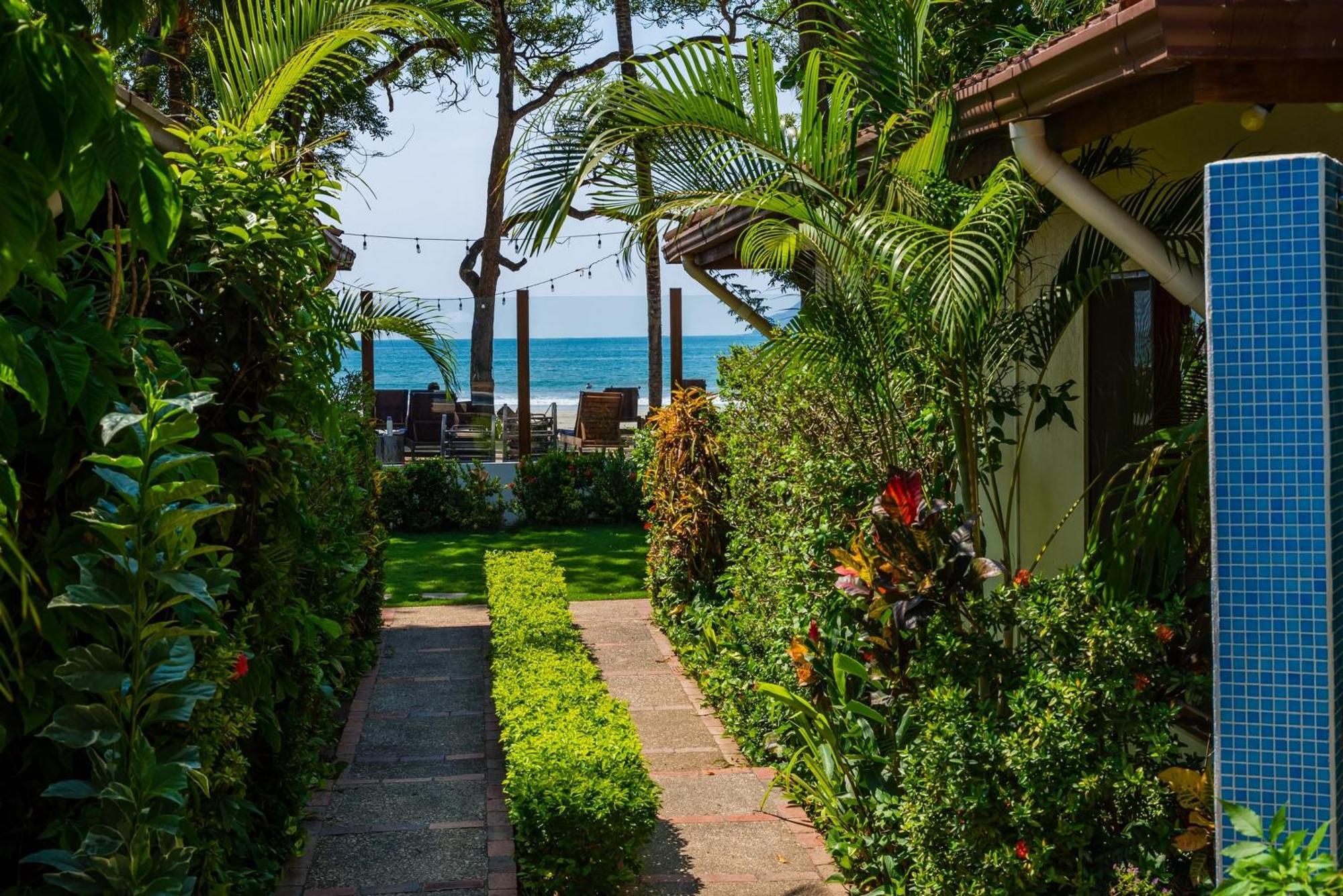 The Coast Beachfront Hotel Тамариндо Экстерьер фото
