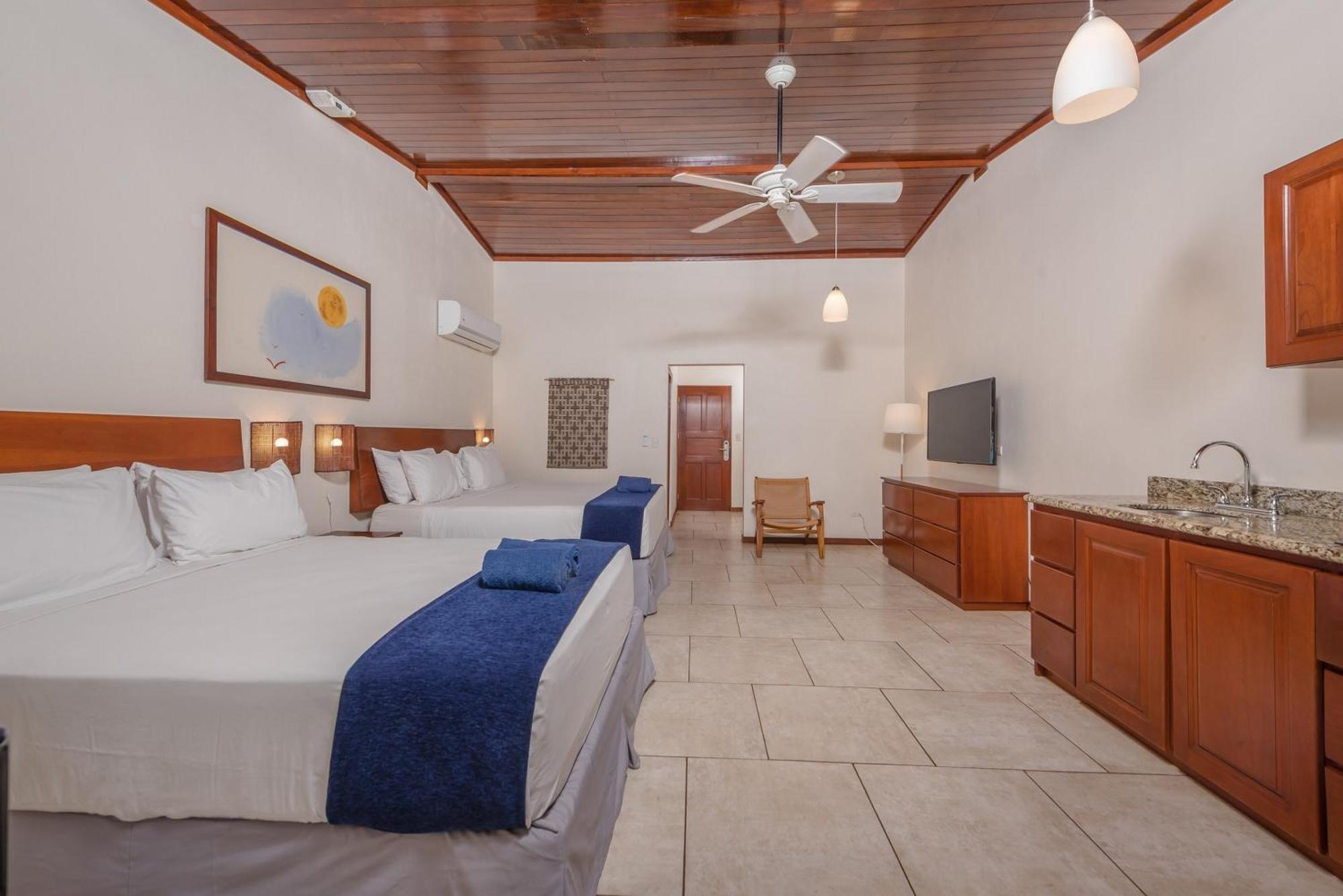 The Coast Beachfront Hotel Тамариндо Номер фото